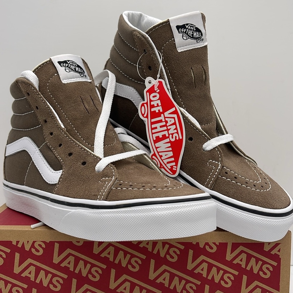 Vans Men’s Sk8-Hi Color Theory Walnut
VN0007NP1NU
Sneakers - Picture 5 of 16
